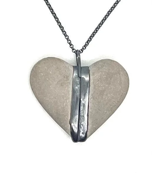 Custom Nameplate Necklace-Heart Rock Necklace